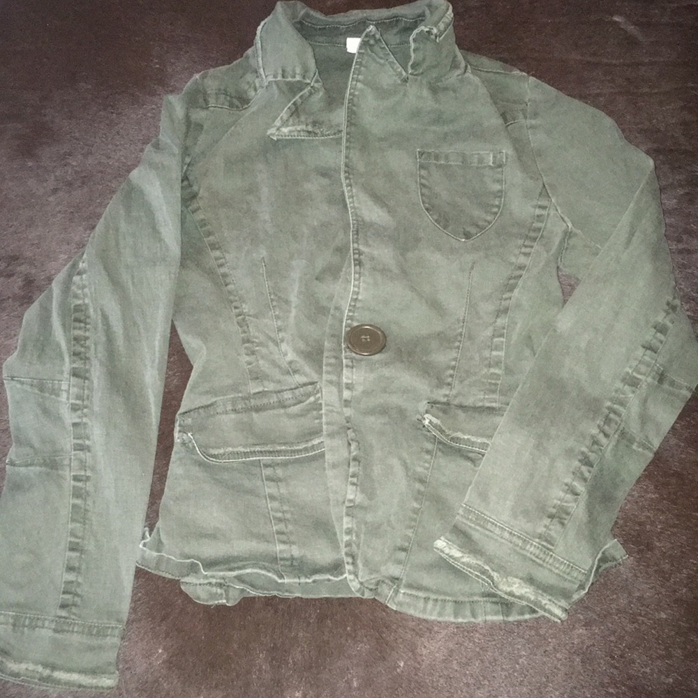 Adorable jacket army green never worn